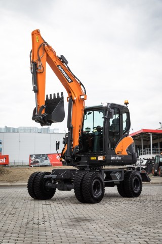 20200528_doosan_dx57w_studio_prev_002_1231-1656510780
