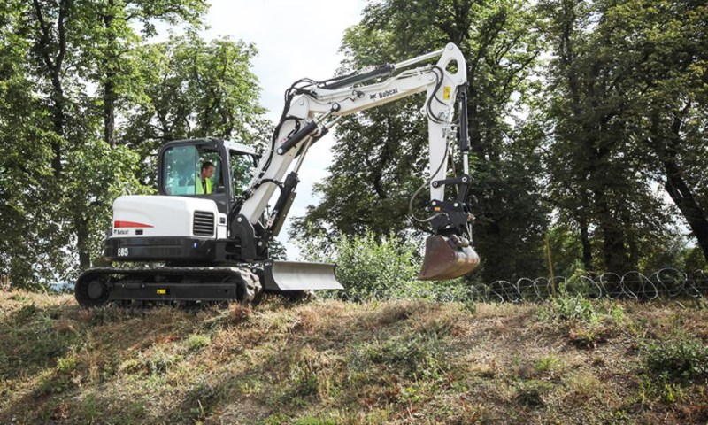 e85_arti_bobcat_kompaktbagger_anbaugeraet-tiefloeffel-2-1664542621